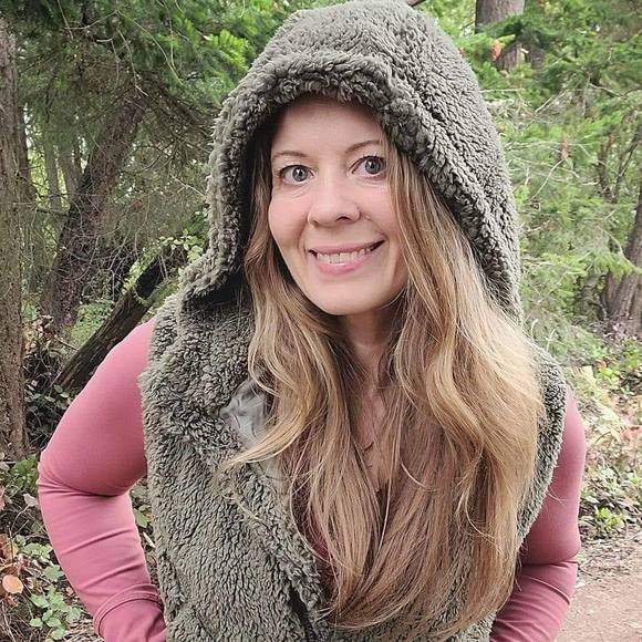 Meet your Posher, Jennifer - Picture 1 of 1